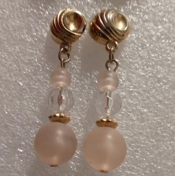 2 pair vintage Enamel floral stud & etched & crystal drop both in gold tone. - Picture 3 of 7